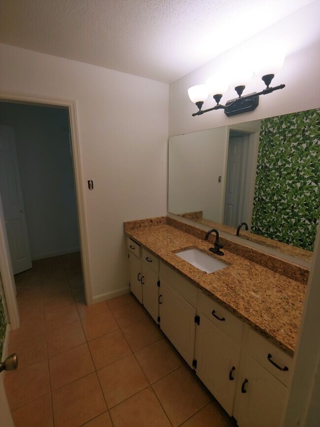 Foto del edificio - 8 Hickory Ln