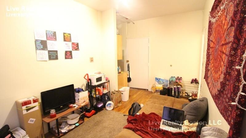 323 Huntington Ave Unit 4r Boston Ma 02115 Apartment For Rent In Primary Photo 323 Huntington Ave