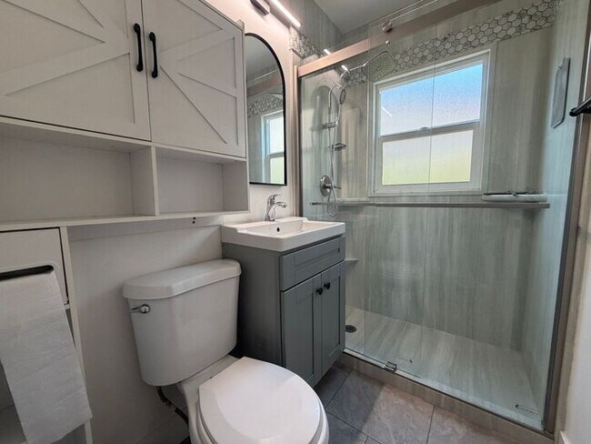 Building Photo - Charming Imperial Beach Home Minutes from the Coast