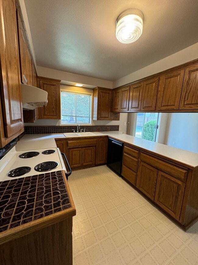 Building Photo - 4337 Lombard Dr