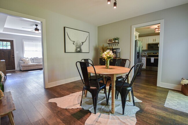 Foto del edificio - Pet Friendly Three Bedroom!