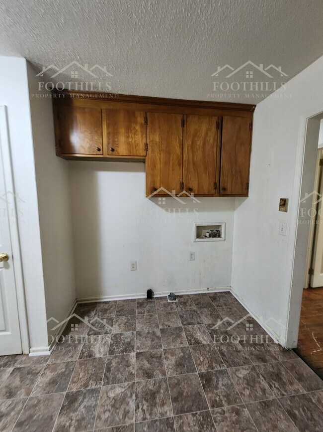 Building Photo - 418 W Fredericks St