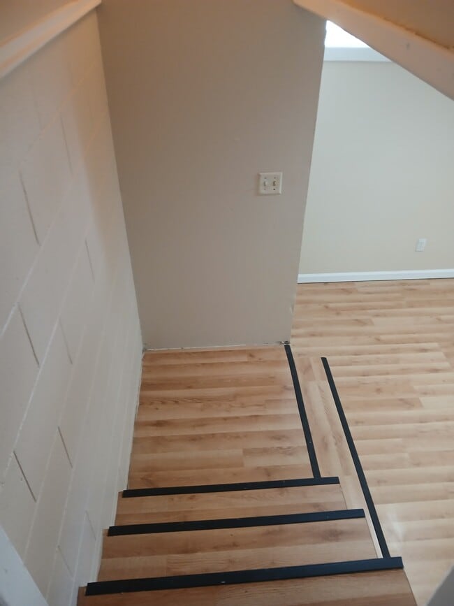 Building Photo - 711-C S Poplar St