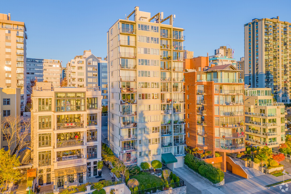 Primary Photo - Beachview Towers