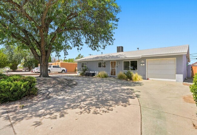 Foto del edificio - 3707 Comanche Rd NE