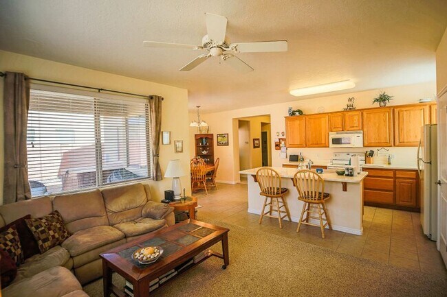 Building Photo - Coral Canyon Gem