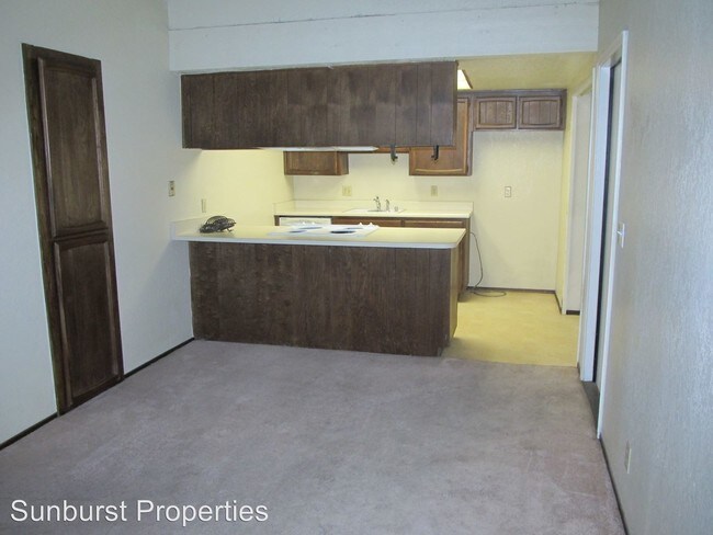 Building Photo - 7421-7423 Willowcreek Dr