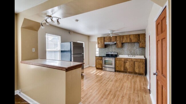 Building Photo - 1113 W 19th St