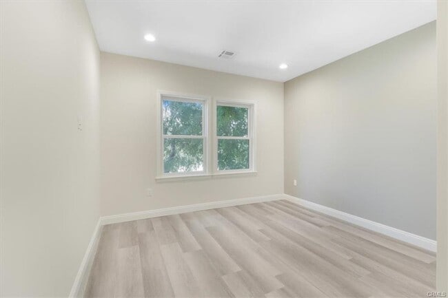 Foto del edificio - 571 Lincoln Ave