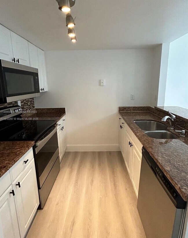 Foto del edificio - 365 NW 85th Ct