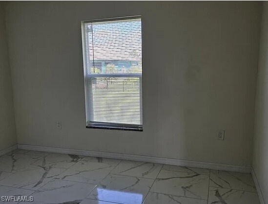 Foto del edificio - 1135 Chiefland St E