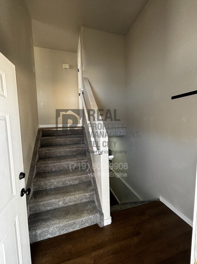 Foto del edificio - 326 W Golden Eagle Way