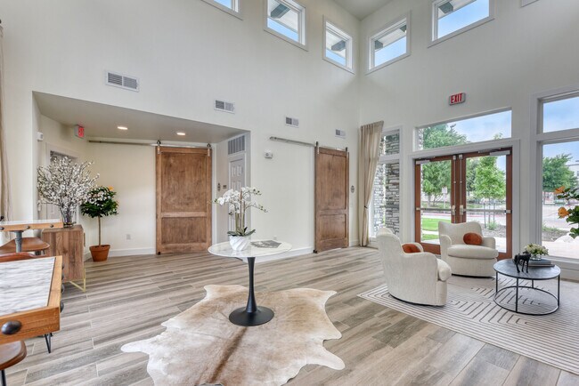 Apartamentos Alamo Residences en Spurs Lane — foto de la comunidad - Alamo Residences at Spurs Lane