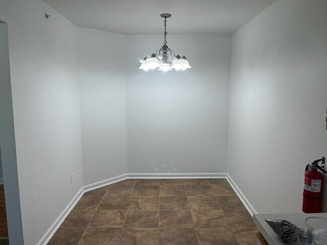 Building Photo - 398 Keswick Dr