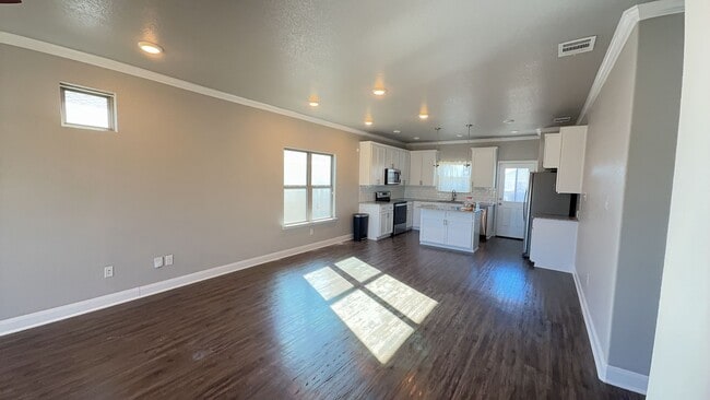 Building Photo - GORGEOUS 3-bedroom 2-bathroom home in Prairie Ridge!