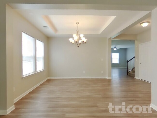 Foto del edificio - 6909 Barefoot Forest Dr