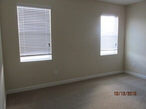 Building Photo - 15150 Evergreen Oak Loop