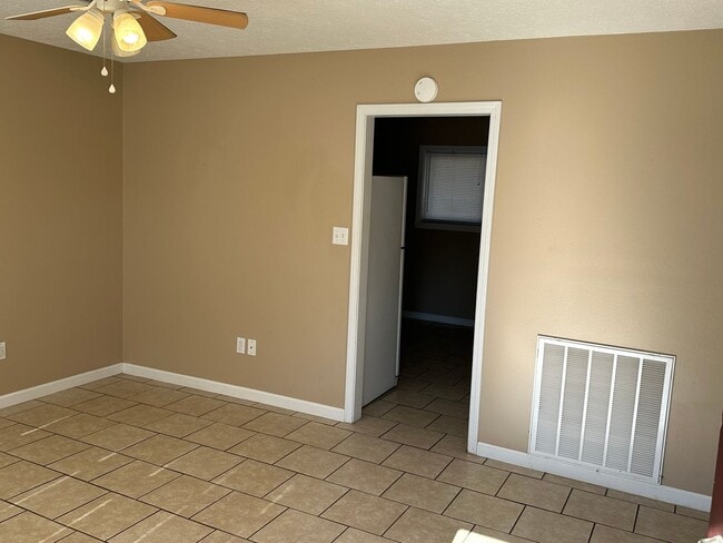 Building Photo - 2 Bedroom Duplex in Bald Knob – Great Location!