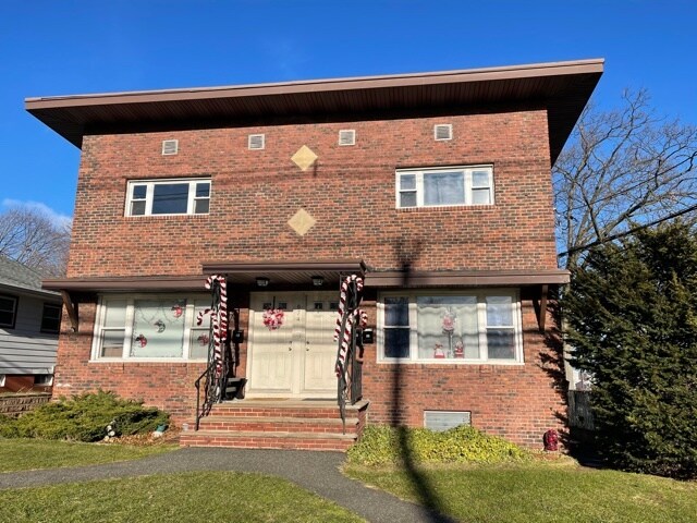 Building Photo - 674 Allwood Rd