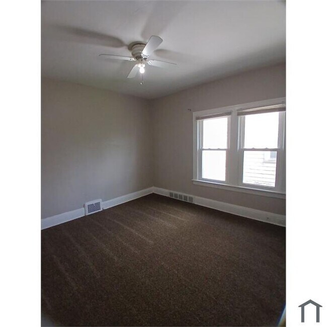 Foto del edificio - 3467 E 142nd St