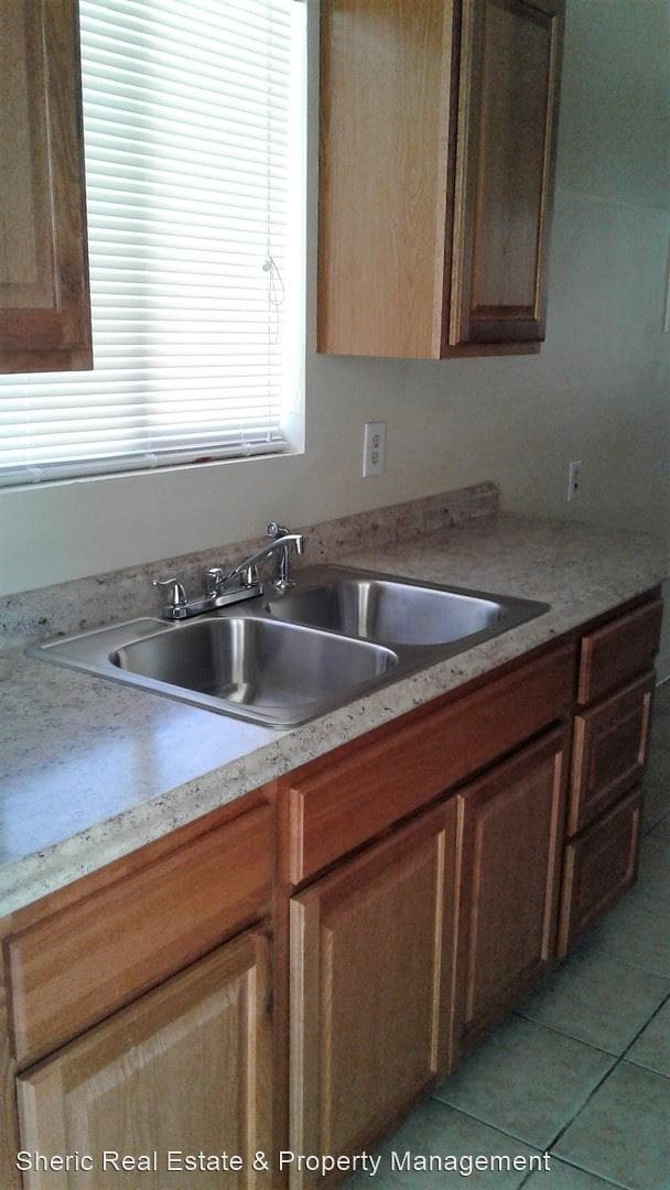 Building Photo - 2 br, 1 bath House - 6568 Sahara Ave