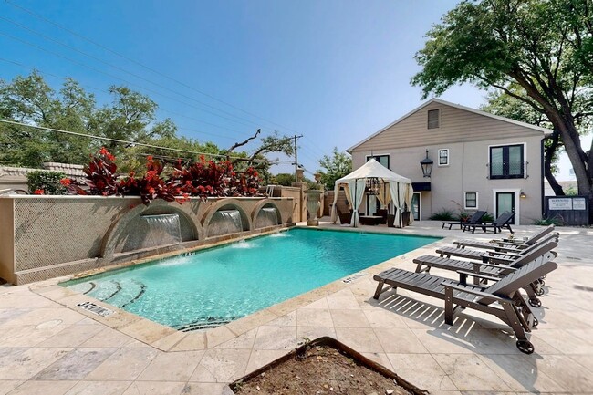 Foto del edificio - 7736 Meadow Rd