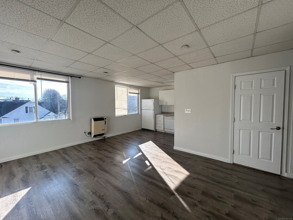 Building Photo - 4 5th Ave