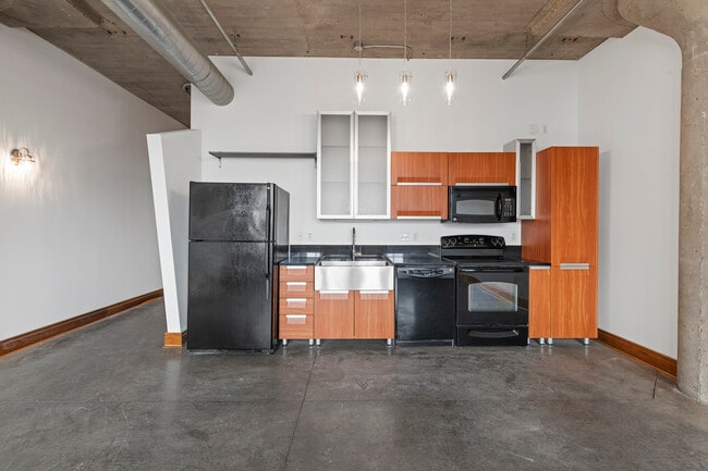 Building Photo - GW Apartments