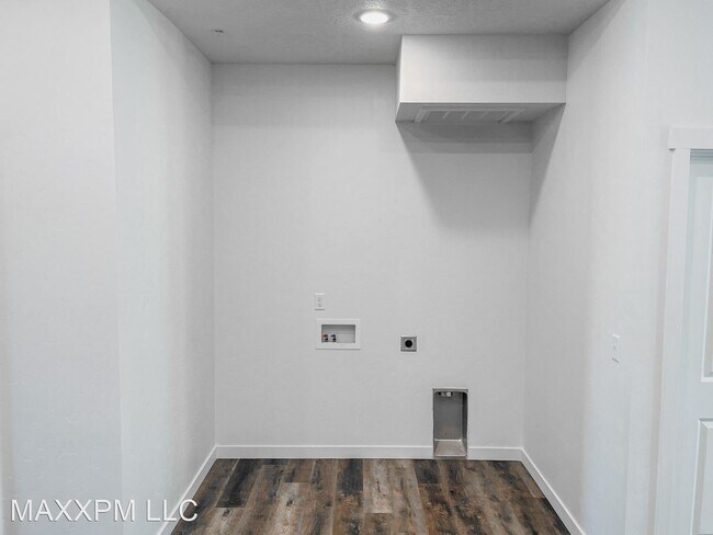 Building Photo - 3 br, 1 bath House - 3648 N Centrepoint Wa...