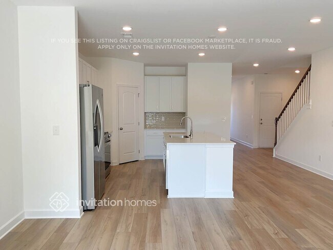 Building Photo - 204 E Millbrook Dr