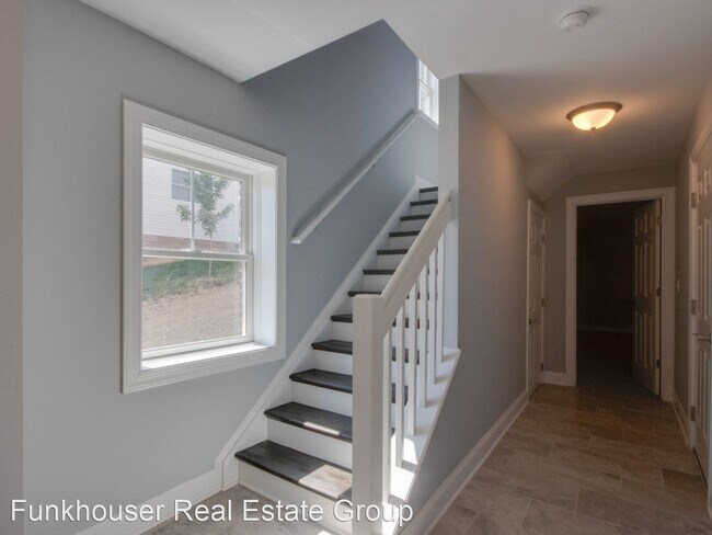 Building Photo - 4 br, 3.5 bath House - 2844 Belgian Drive
