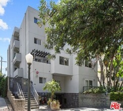 Building Photo - 10616 Kinnard Ave
