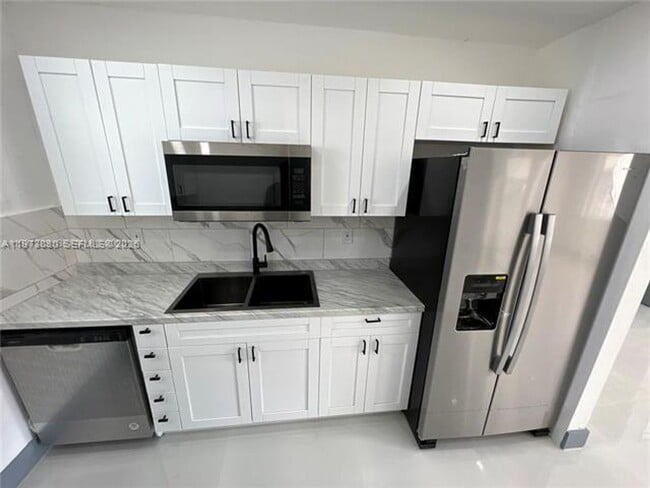 Foto del edificio - 2441 NW 32nd St