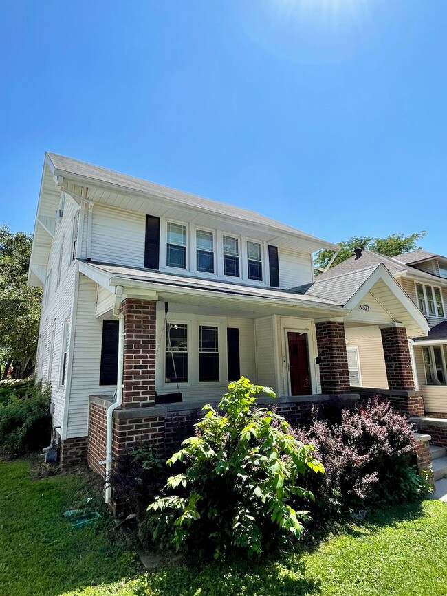 Building Photo - Beautiful & Spacious 3 Bedroom Rental Home...