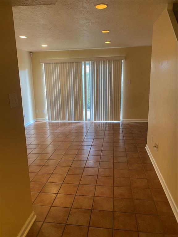 Building Photo - 615 Bay Colony Dr