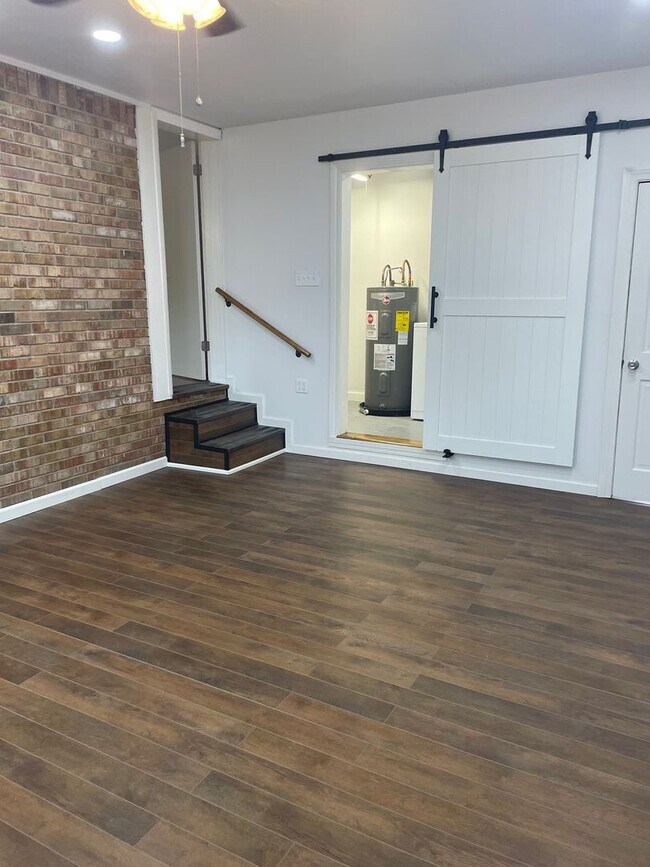 Building Photo - 540 Templehill St