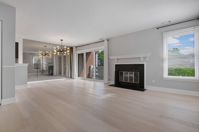 Foto del edificio - 7604 Lakeside Village Dr