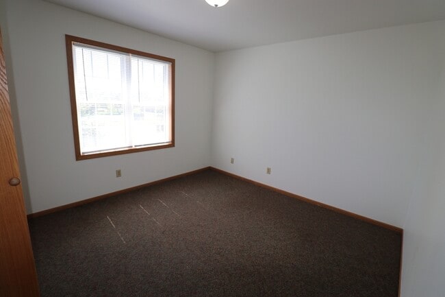 Building Photo - 2318 Valley Rd