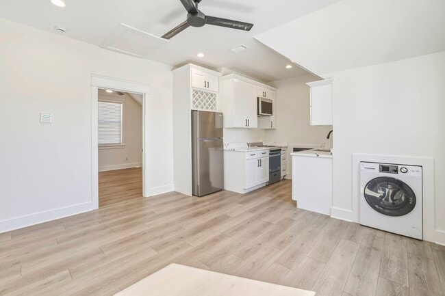 Building Photo - 4056 Biltmore Ave