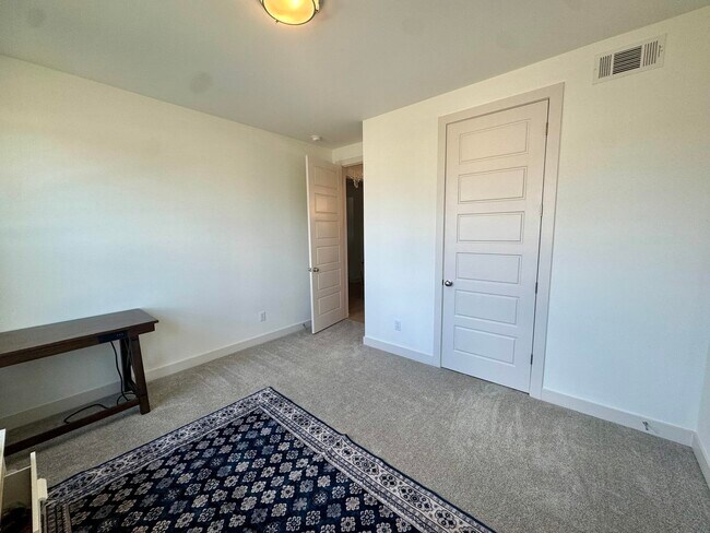 Foto del edificio - 595 Mount Laurel Dr