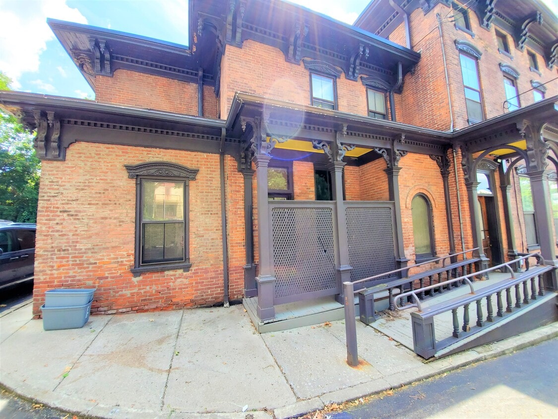 Exterior - 705 E Buffalo St
