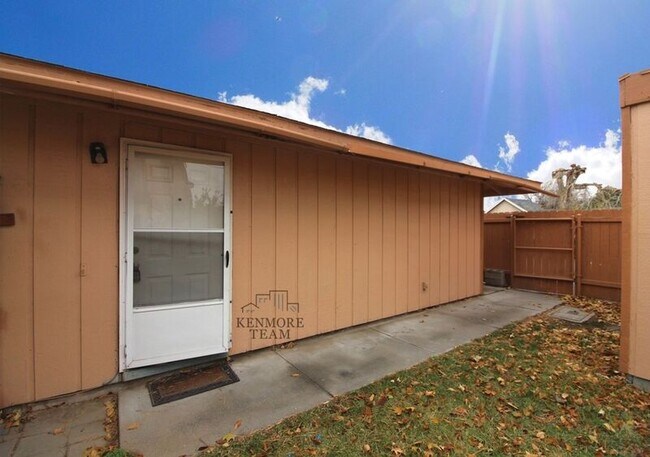 Building Photo - 3121 W Hood Ave