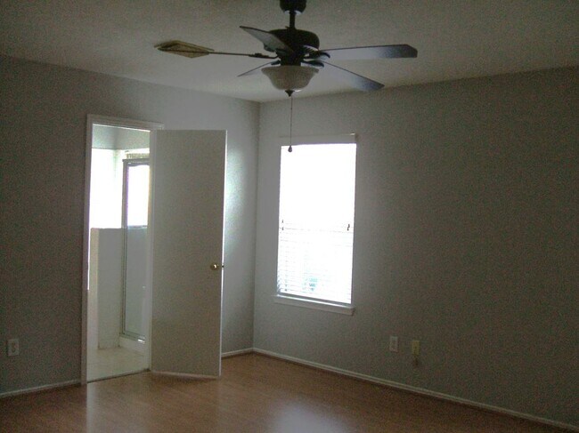 Foto del edificio - 8978 Dawnridge Dr