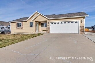 Building Photo - 240 Grandeur Ln