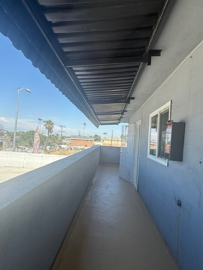 Building Photo - 8217 S Western Ave
