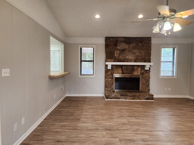 Building Photo - 6916 Sky Ln Dr