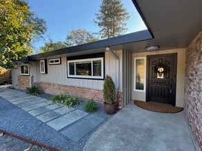 Building Photo - 10505 Cherry Ridge Rd
