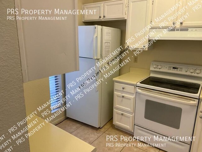 Building Photo - 1600 N Saba St