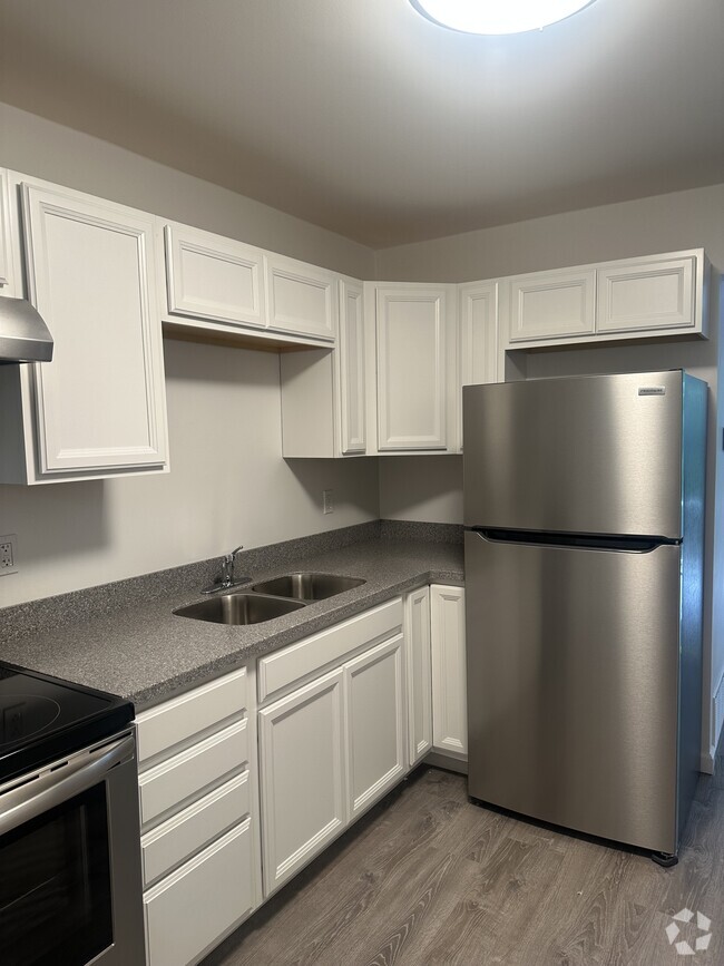 Little Italy Apartments for Rent with Hardwood Floors Erie, PA 13