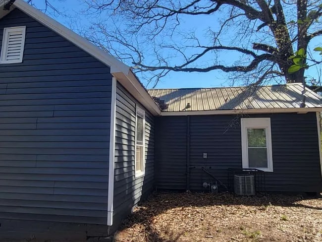 Building Photo - 810 Monroe St